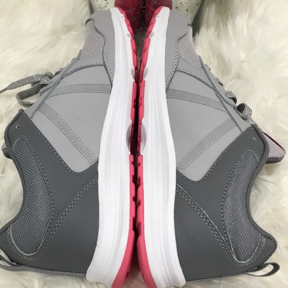 Reebock $25 New Size 6.5 - Picture 6 of 7